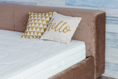 Интерьерные кровати из тафты в интернет-магазине СнаРяд
