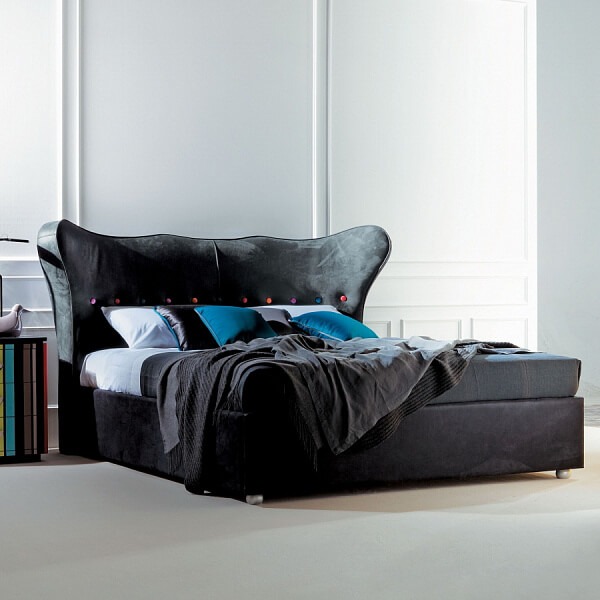 Среди новомодных кроватей отдельное место занимают смелые дизайнерские решения.